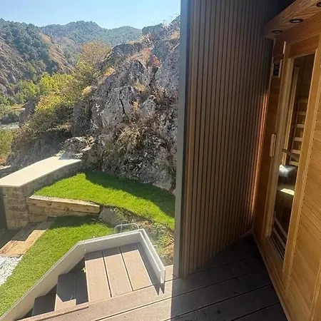 El Refugio I De *